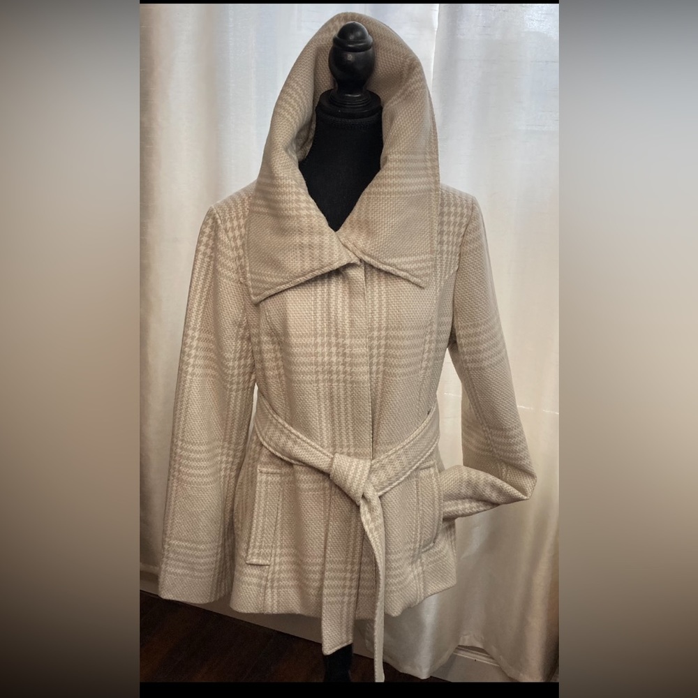 Nice RW & Co. Lightweight Wool Mix Belted Coat Plaid Design Size L Cream/ White.